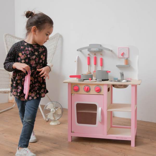 Игрушечная кухня New Classic Toys Bon Appetit (розовый)